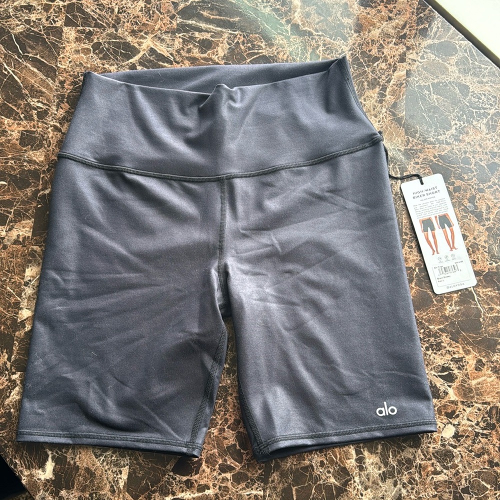 ALO yoga black biker shorts NWT